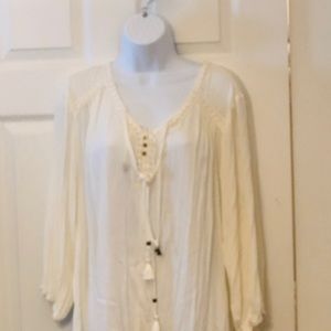 Spring shirt. Lace details. 3/4 in sleeves